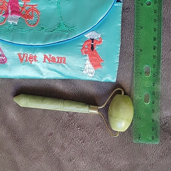 Jade Face Roller - Picture 4 of 4